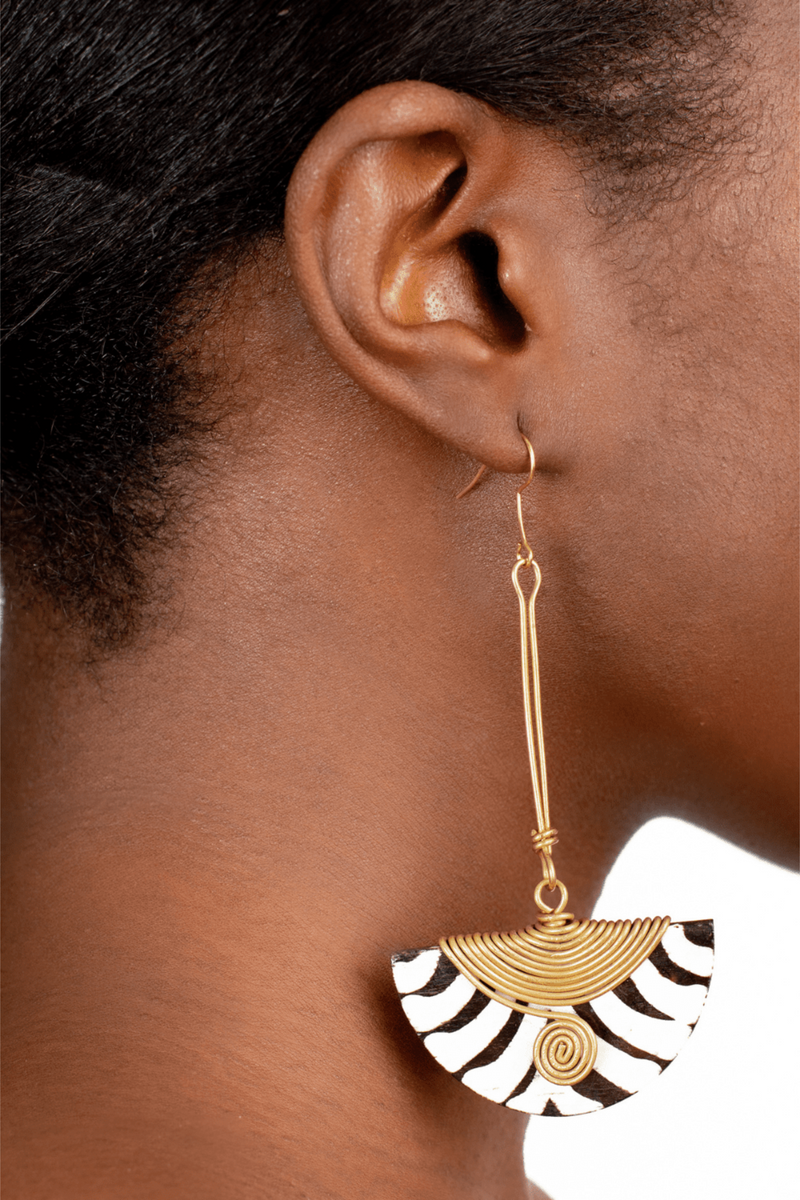 Boucles d'oreilles en laiton et os de Zila