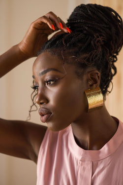 Boucles d'oreilles Nita en laiton - martelé