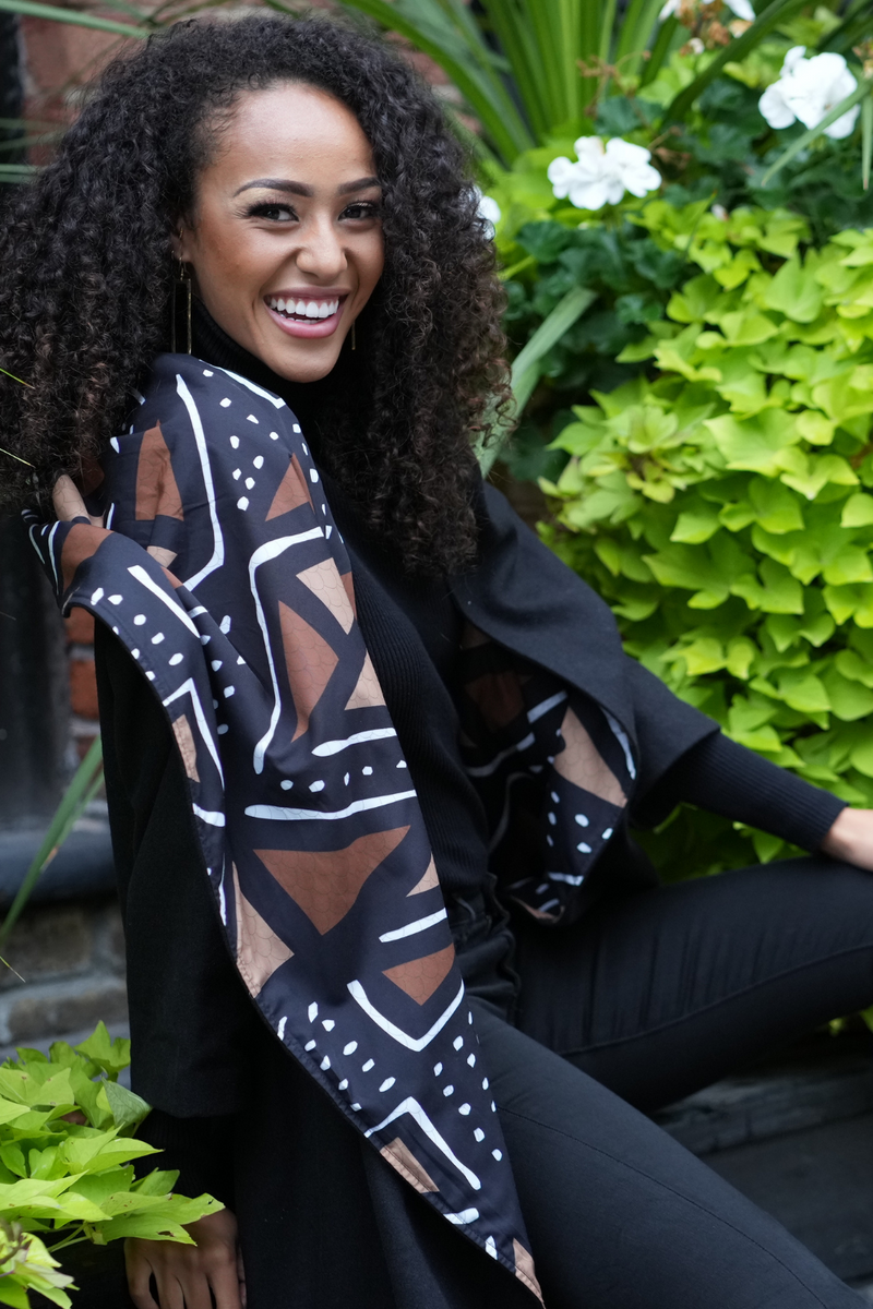 woman-wearing-african-print-pencil-skirts-black-brown-9